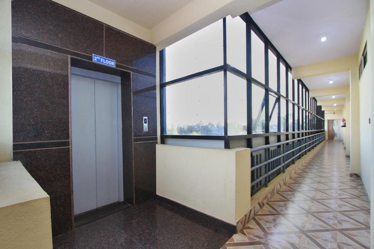Mg Road One Hotel Bangalore Bagian luar foto