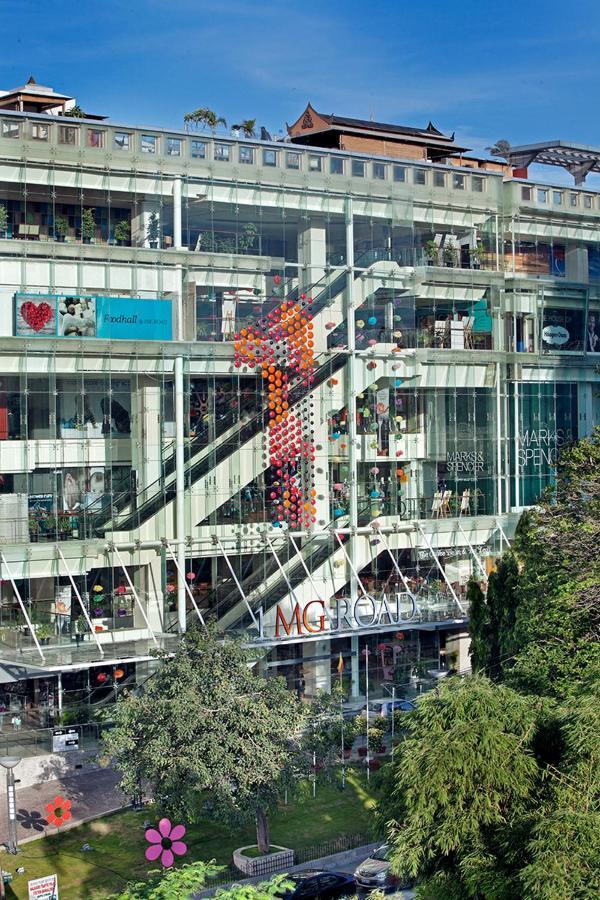 Mg Road One Hotel Bangalore Bagian luar foto