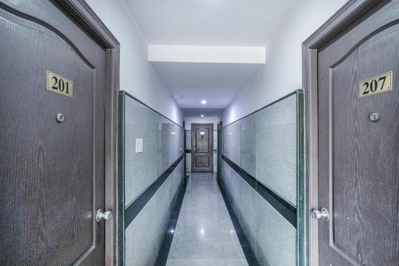 Mg Road One Hotel Bangalore Bagian luar foto